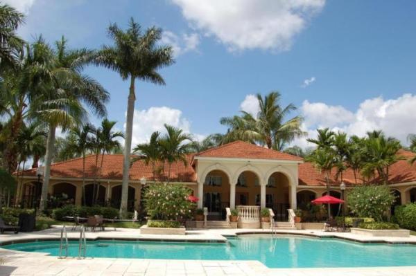Emerald Isle At Laguna Lakes, 4115 San Marino Blvd #104, West Palm Beach, Florida 33409, image 1