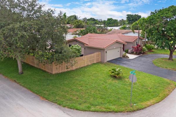 Colonial Ridge, 5850 NE 20th Ave, Fort Lauderdale, Florida 33308, image 1