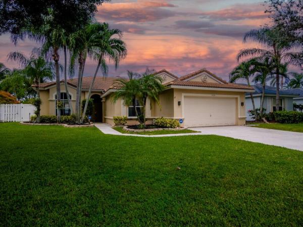 Murifield Village, 5727 Muirfield Village Cir, Lake Worth Beach, Florida 33463, image 1