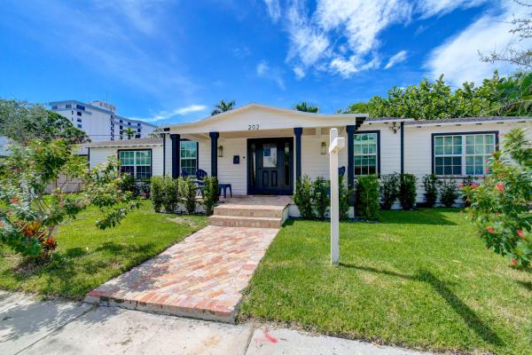 Estates Of South Palm Beach, 202 Lytton Ct, West Palm Beach, Florida 33405, image 1