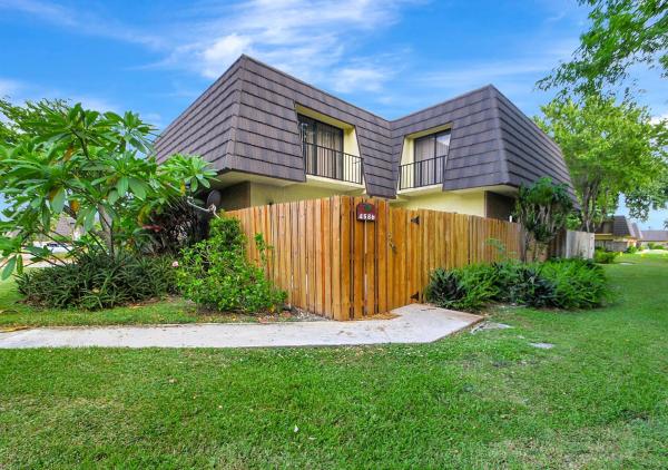 Cherry Lane Townhomes, 4586 Cherry Rd, West Palm Beach, Florida 33417, image 1