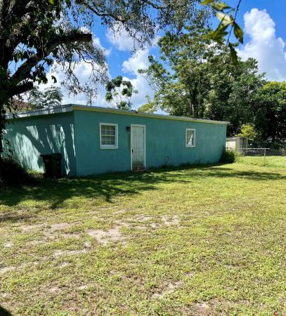 Westwood Manor, 2203 S 33rd St, Fort Pierce, Florida 34947, image 1