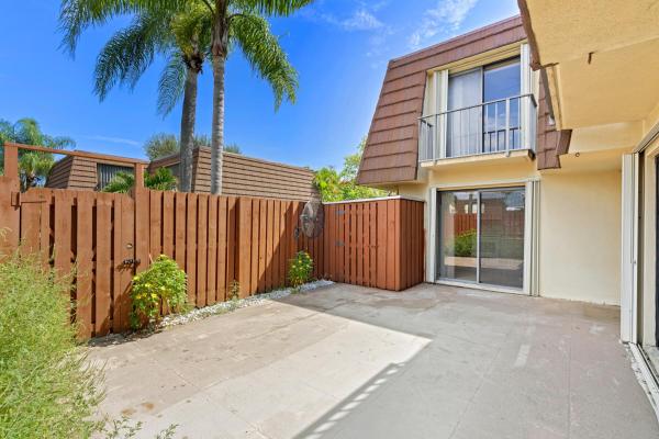 Lago Lucerne, 3960 August Dr, Lake Worth, Florida 33461, image 1