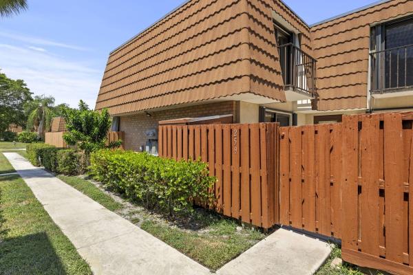 Village Of Sandalwood Lakes North, 259 Charter Way, West Palm Beach, Florida 33407, image 1
