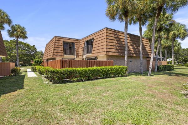 Village Of Sandalwood Lakes North, 259 Charter Way, West Palm Beach, Florida 33407, image 3