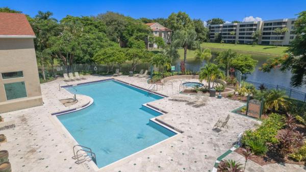 Verano At Delray, 1780 Palm Cove Blvd #6-104, Delray Beach, Florida 33445, image 2