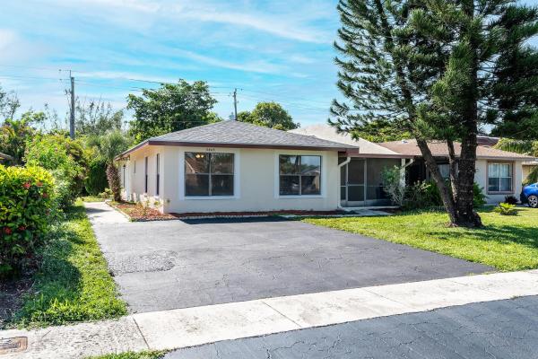 Meed Racquet Club, 3845 Ace Rd, Lake Worth Beach, Florida 33467, image 1