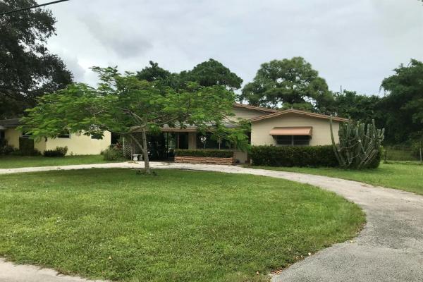 Maravilla Golf Park, 1114 Pine Ave, Fort Pierce, Florida 34950, image 1