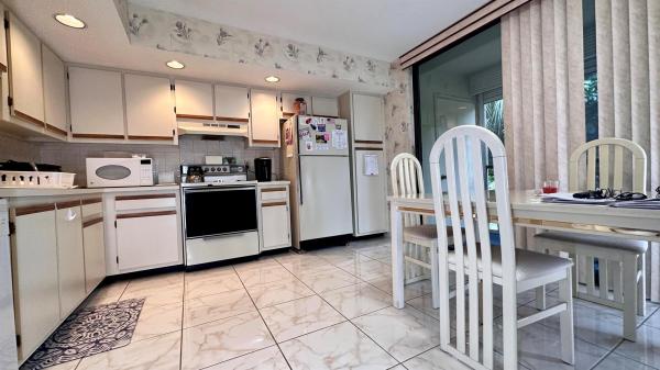 Coconut Palm At Las Verdes, 5280 Las Verdes Cir #306, Delray Beach, Florida 33484, image 1