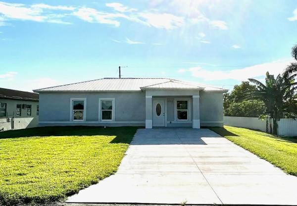 Northmoor Gardens, 933 NW 1st St, Belle Glade, Florida 33430, image 1