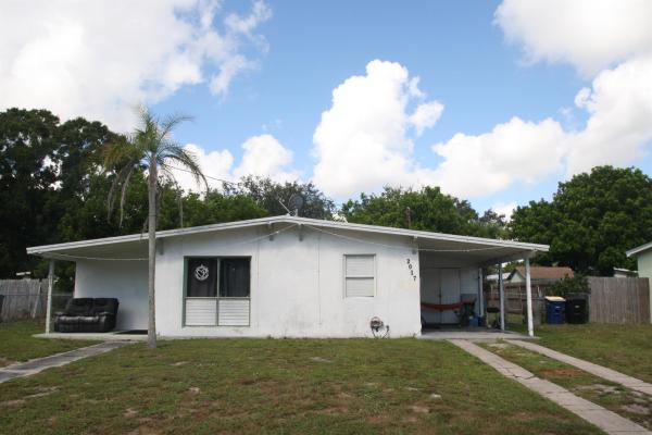 Indian Hills Estates, 2017 Golfview Ct, Fort Pierce, Florida 34950, image 1
