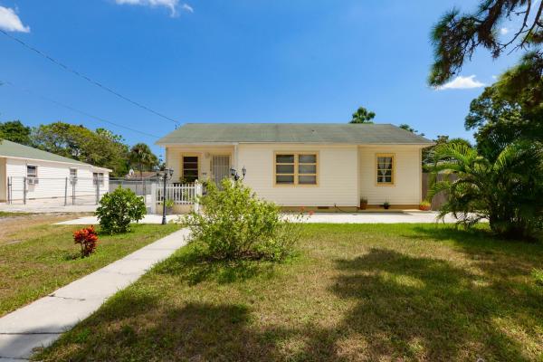 Sunrise Estates, 2008 Sunrise Blvd, Fort Pierce, Florida 34950, image 1