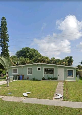 Indian Hills Estates, 214 Southern Ave, Fort Pierce, Florida 34982, image 1