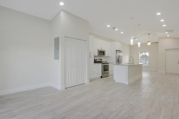 Fontaine, 1562 W 26th Ct, Riviera Beach, Florida 33404, image 3