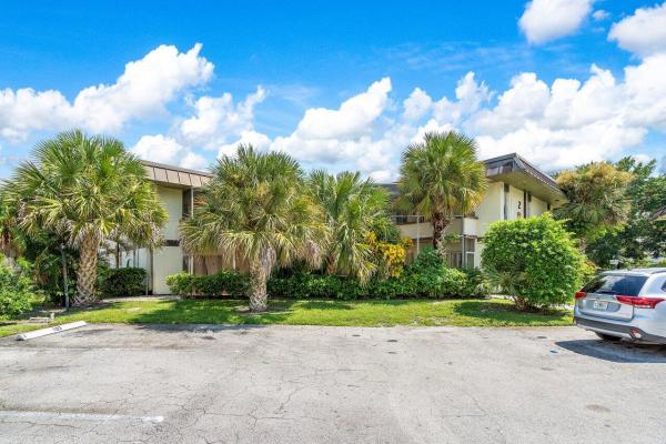 Greenway Village North, 2 Greenway #104, Royal Palm Beach, Florida 33411, image 1