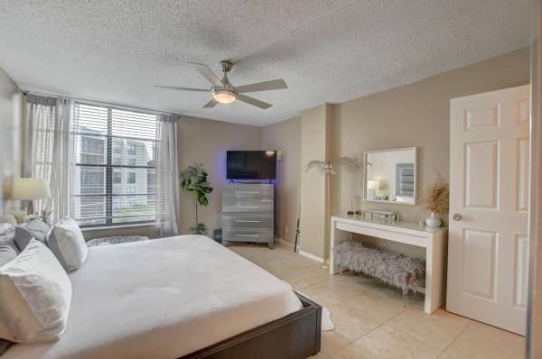 Boca Bayou, 20 Royal Palm Way #4040, Boca Raton, Florida 33432, image 2
