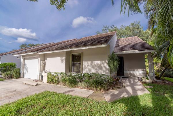 Villas Of Glengary, 701 Saint Giles Ct, Palm Beach Gardens, Florida 33418, image 1