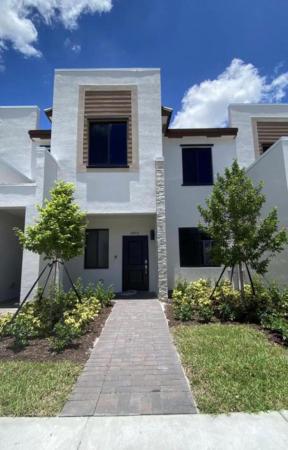 Paseos At Via Ventura, 20711 NE 7th Pl, Ives Estates, Florida 33179, image 1