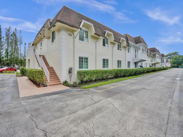 Brookfield Gardens North, 700 SE 2nd Ave #311, Deerfield Beach, Florida 33441, image 1