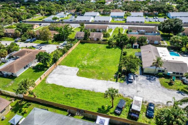 Roan Lane, 9340 Roan Ln #2, West Palm Beach, Florida 33403, image 1