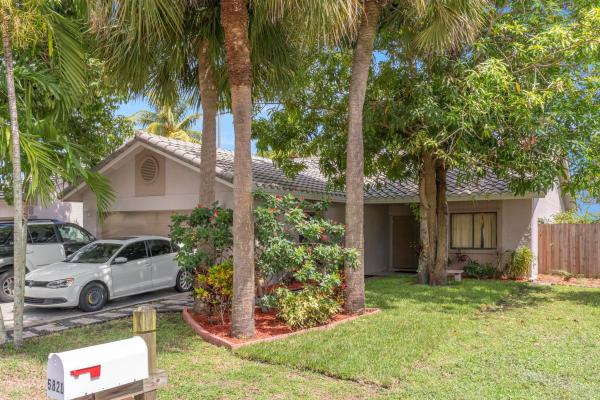 Strawberry Lakes, 5820 Strawberry Lakes Cir, Lake Worth Beach, Florida 33463, image 1