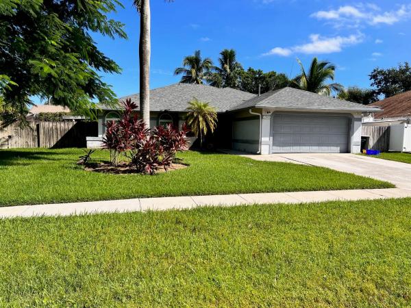 Equestrian Walk Of Greenview Shores 2, 13901 Sheffield Ct, Wellington, Florida 33414, image 1