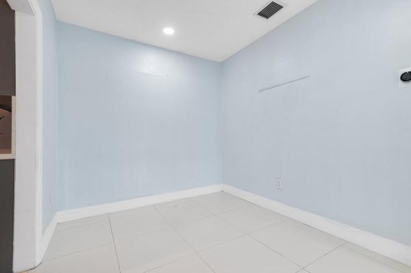 Stephens Manor, 853 NW 74th St, Gladeview, Florida 33150, image 1