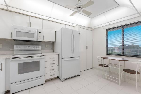 Huntington Lakes 5, 7270 Ashford Pl #401, Delray Beach, Florida 33446, image 2