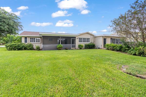 Woodcrest Manor, 301 SW 12th Ave, Boynton Beach, Florida 33435, image 1