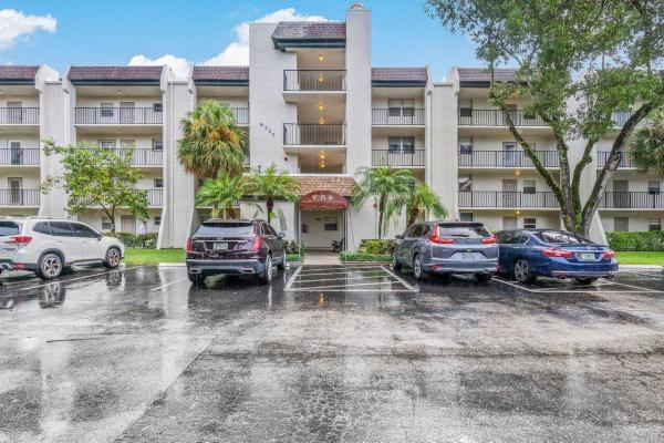 Lagoon Place, 9235 Lagoon Pl #205, Davie, Florida 33324, image 1