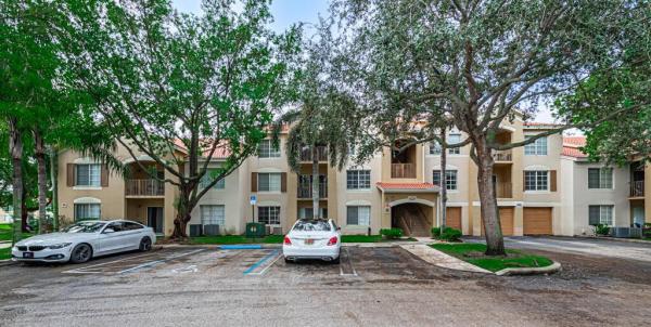 Emerald Isle At Laguna Lakes, 4220 San Marino Blvd #303, West Palm Beach, Florida 33409, image 1