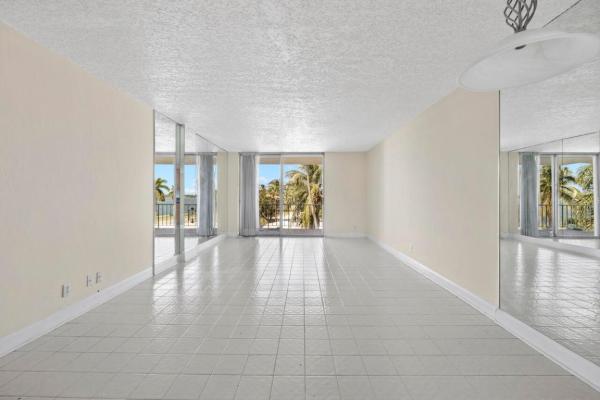 Yacht Club Towers, 917 N Flagler Dr #407, West Palm Beach, Florida 33401, image 2