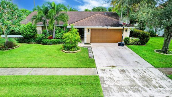 Farmington Of Greenview Shores 2, 1570 Farmington Ave, Wellington, Florida 33414, image 1