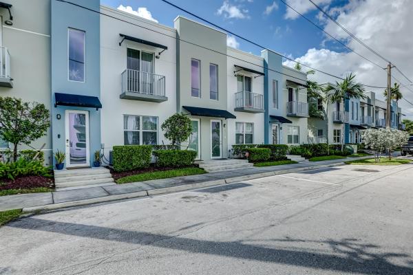 Urban Village At 5th Ave, 420 NE 35th Ct #2, Oakland Park, Florida 33334, image 1