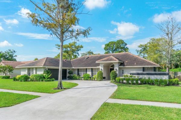Wiltshire Village Of Greenview Shores 2, 1675 Wiltshire Village Dr, Wellington, Florida 33414, image 1