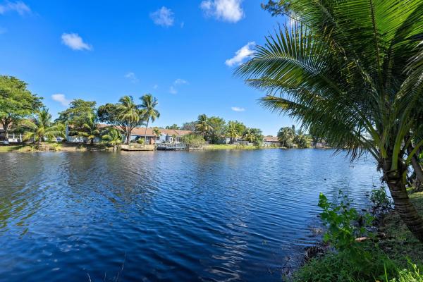 Lake Island, 521 NW 46th St, Deerfield Beach, Florida 33064, image 1