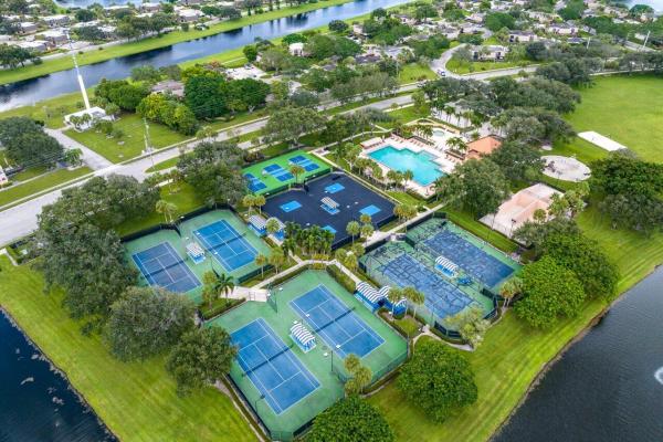 Saratoga Bay, 2290 Saratoga Bay Dr, West Palm Beach, Florida 33409, image 2