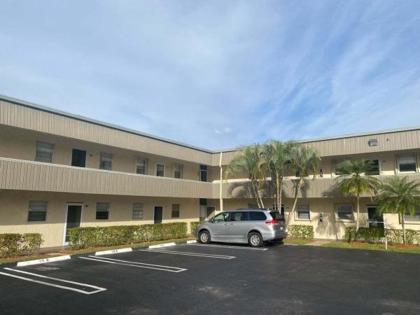 Charolais, 126 Sparrow Dr #17b, Royal Palm Beach, Florida 33411, image 1