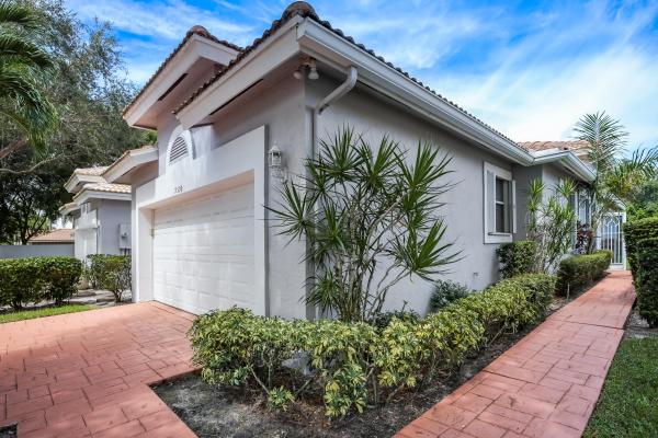 Palm Isles West, 9599 Crescent View Dr N, Boynton Beach, Florida 33437, image 2