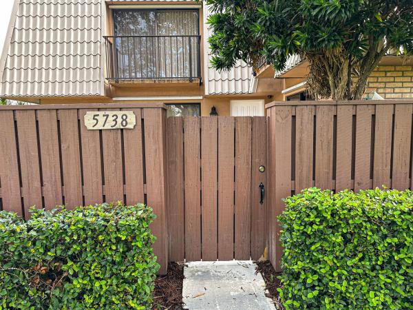 Village Of Sandalwood Lakes South, 5738 57th Way, West Palm Beach, Florida 33409, image 1