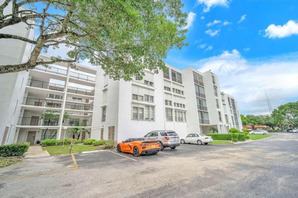 Plantation Royal, 6921 Cypress Rd #C19, Plantation, Florida 33317, image 1