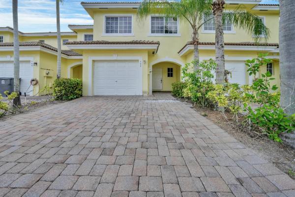 Independence Cove, 753 Imperial Lake Rd, West Palm Beach, Florida 33413, image 1