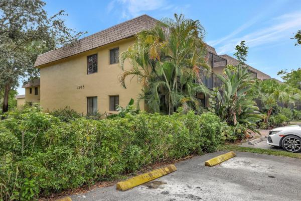 Village Townhouse Pompano Beach, 1205 S Flagler Ave #401, Pompano Beach, Florida 33060, image 1