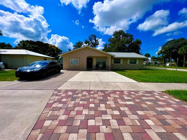 Pinecrest Estates, 3215 Hibiscus Ave, Fort Pierce, Florida 34947, image 1