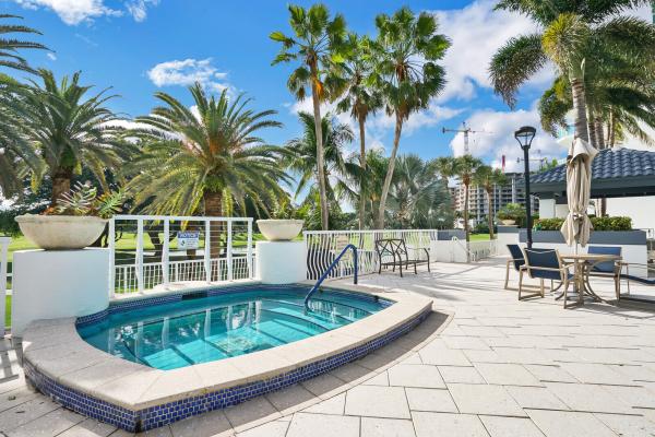 Townsend Place, 550 SE Mizner Blvd #B209, Boca Raton, Florida 33432, image 2
