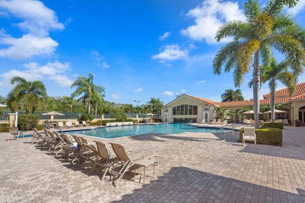 Cascade Lakes, 5082 Glenville Dr, Boynton Beach, Florida 33437, image 2