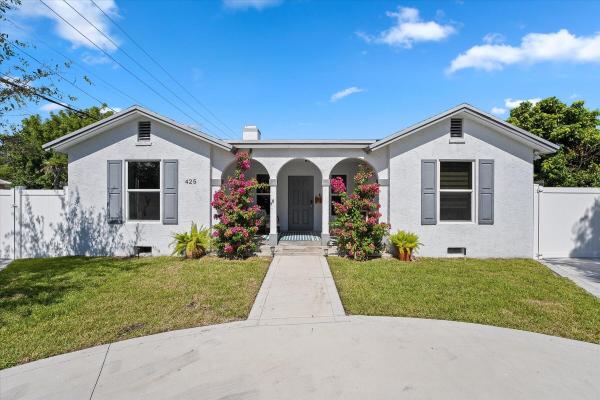 Lakewood West, 425 E Lakewood Rd, West Palm Beach, Florida 33405, image 1