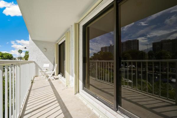1650 NE 115th St #202, Unincorporated Dade County, Florida 33181, image 2