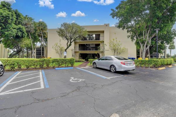Palmetto At Las Verdes, 5220 Las Verdes Cir #205, Delray Beach, Florida 33484, image 1