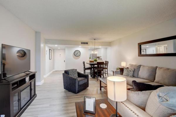 Palmetto At Las Verdes, 5220 Las Verdes Cir #205, Delray Beach, Florida 33484, image 2